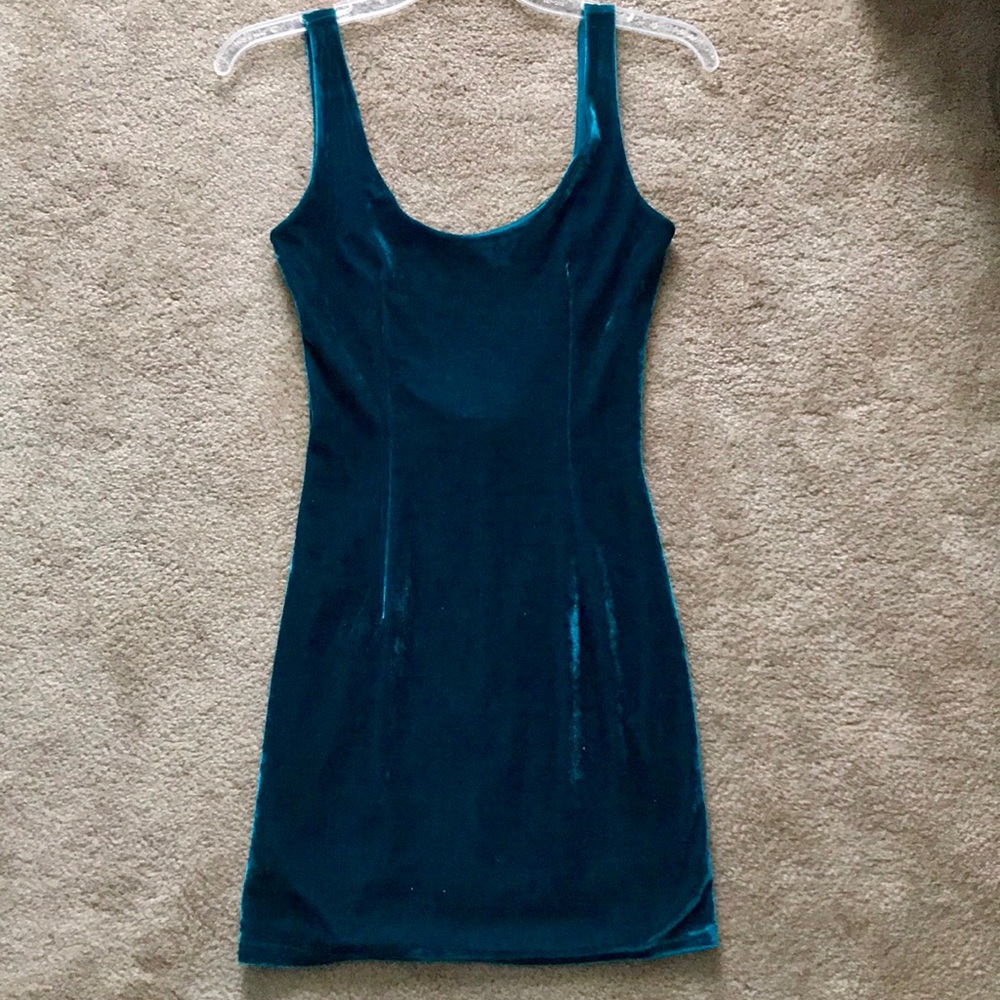 Tobi Velvet Low back dress